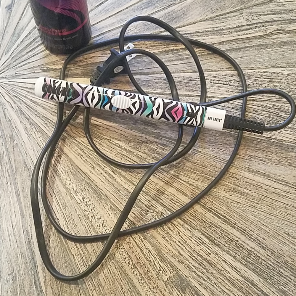 Mini Hot Tools hair straightener